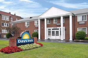 Days Inn By Wyndham Cleveland Lakewood