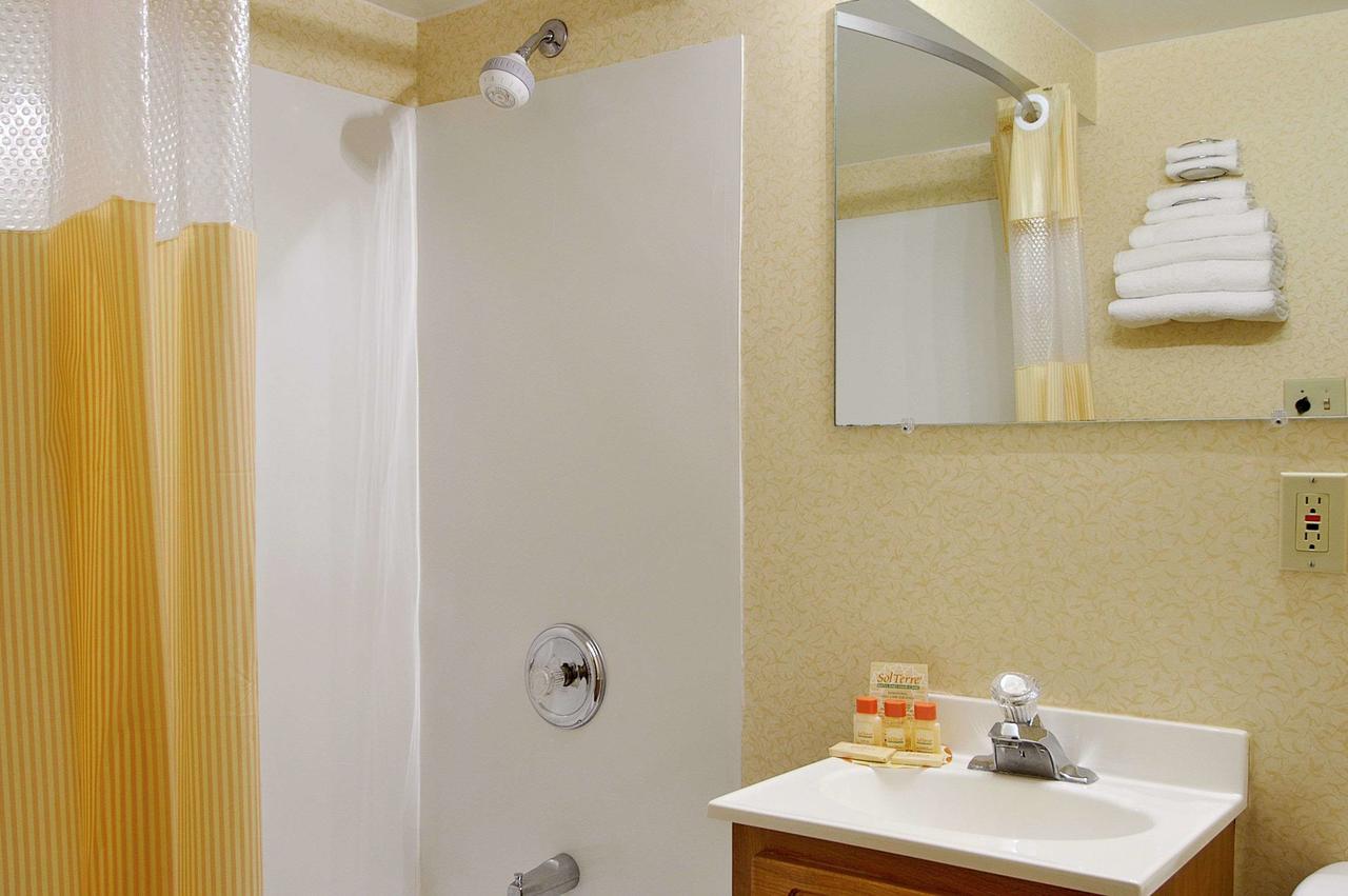 Days Inn By Wyndham Cleveland Lakewood - thumb 24