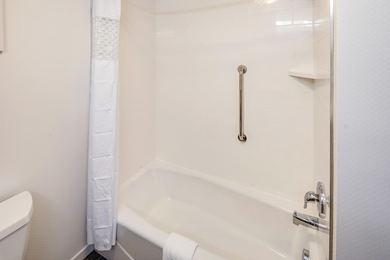 Hampton Inn Suites Ashland, Ohio - thumb 4