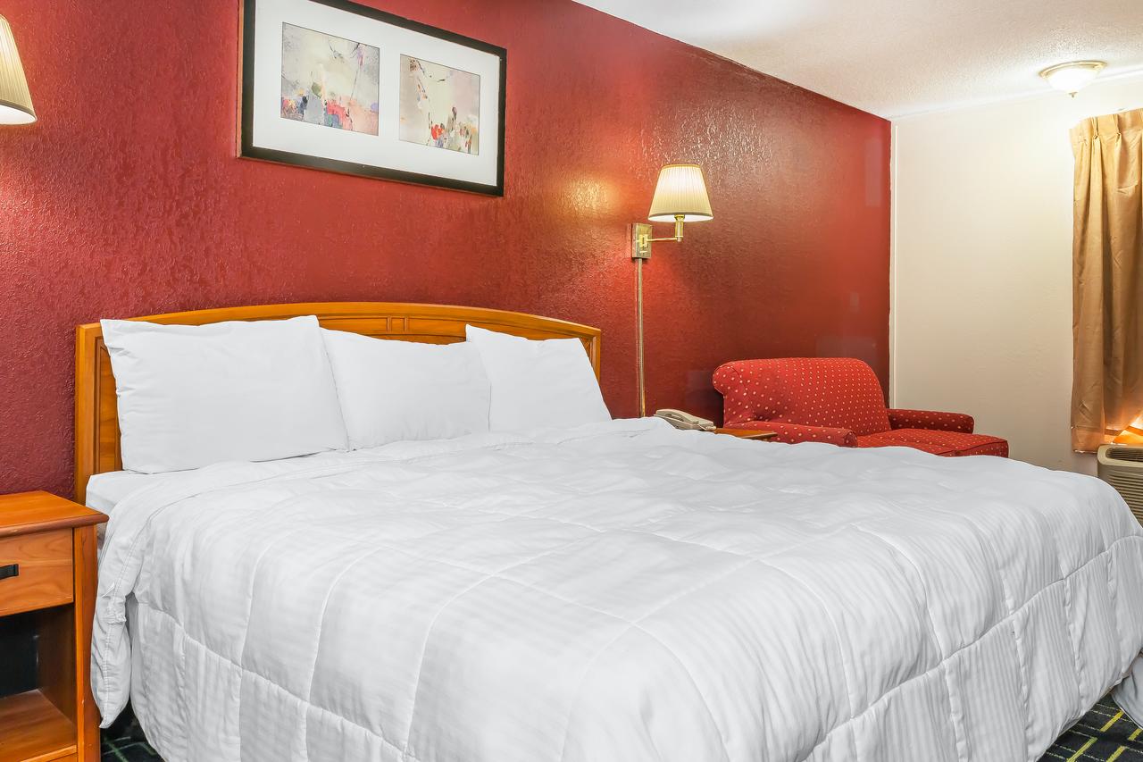 Home-Towne Suites - thumb 15