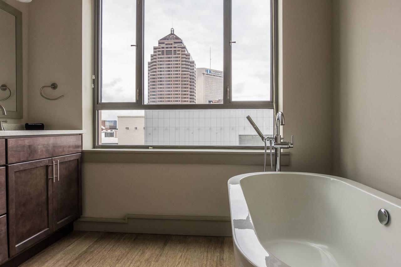 Historic Beauty - 2br W/ Parking - Walk To Scioto - thumb 7