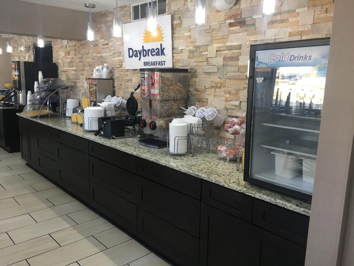 Days Inn By Wyndham Middleburg Heights - thumb 15