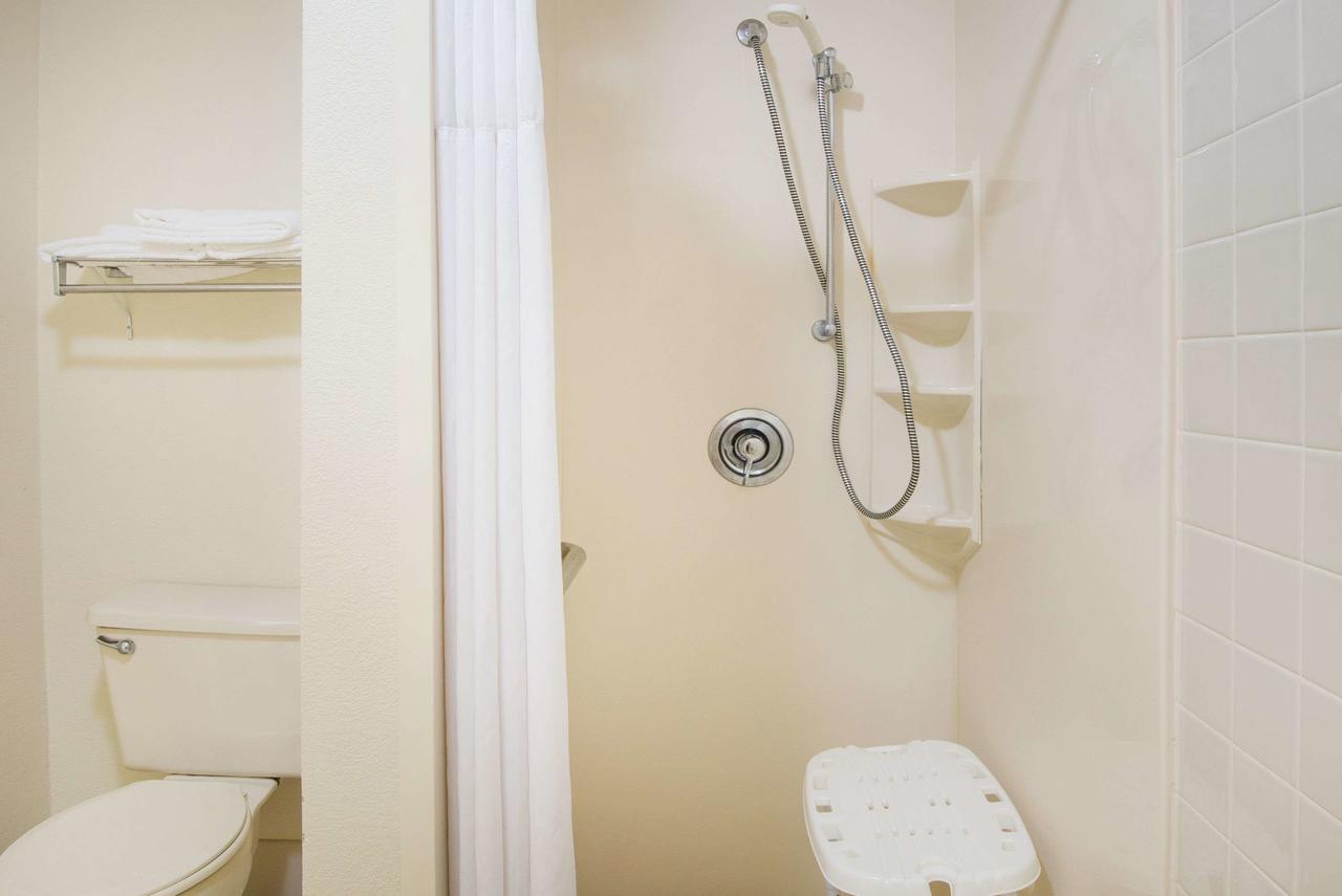 Days Inn By Wyndham Middleburg Heights - thumb 20