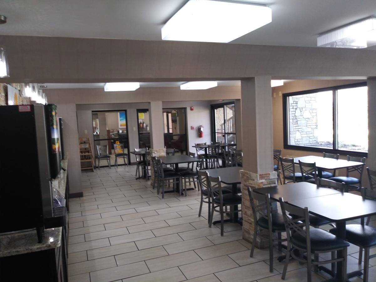 Days Inn By Wyndham Middleburg Heights - thumb 6