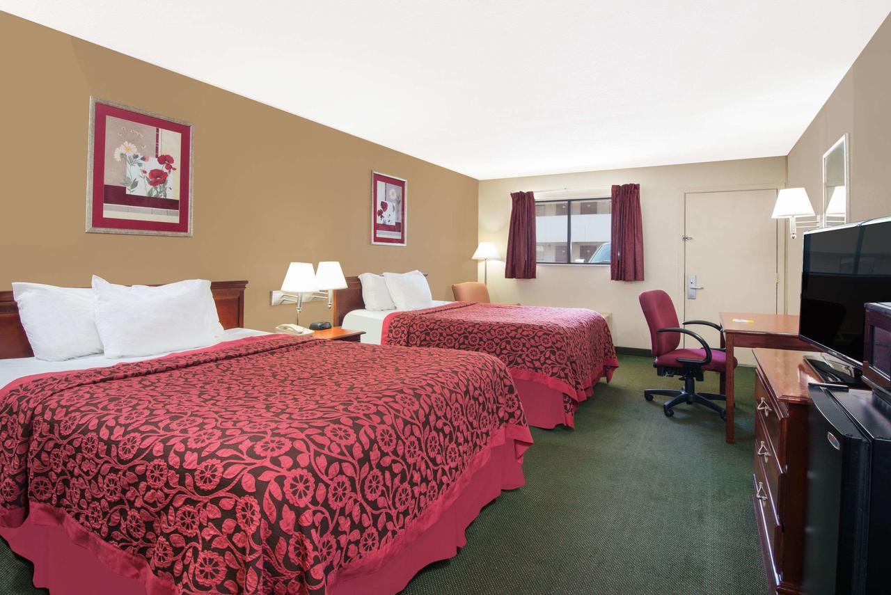 Days Inn By Wyndham Middleburg Heights - thumb 31