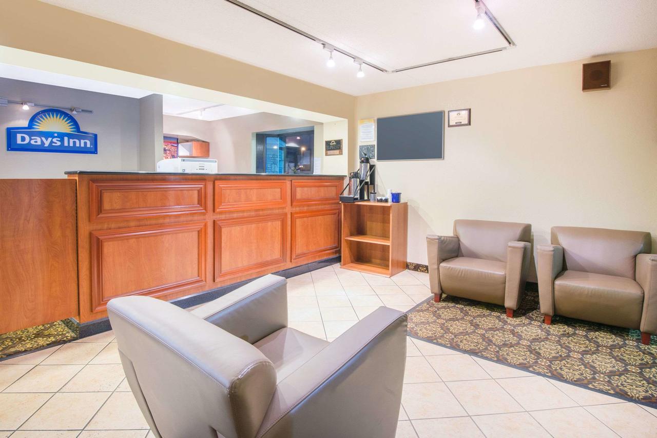 Days Inn By Wyndham Middleburg Heights - thumb 26