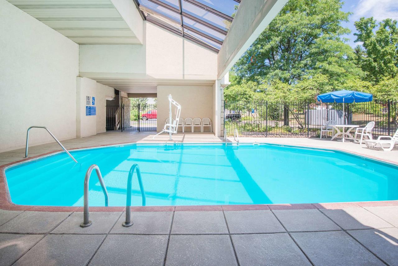Days Inn By Wyndham Middleburg Heights - thumb 19