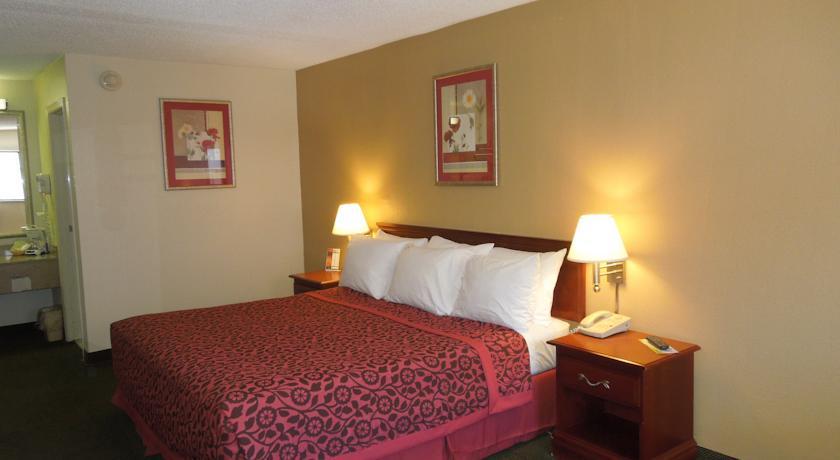 Days Inn By Wyndham Middleburg Heights - thumb 4