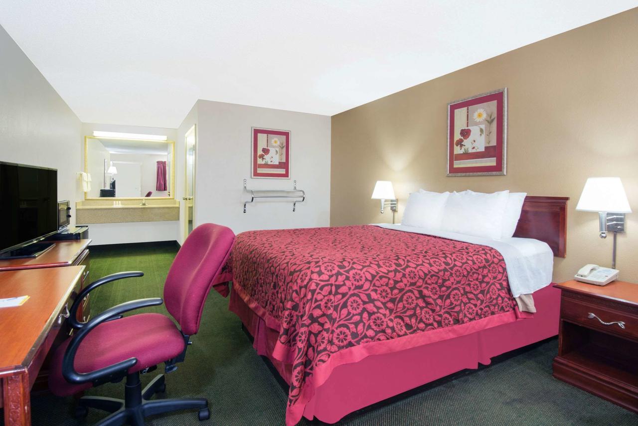 Days Inn By Wyndham Middleburg Heights - thumb 18