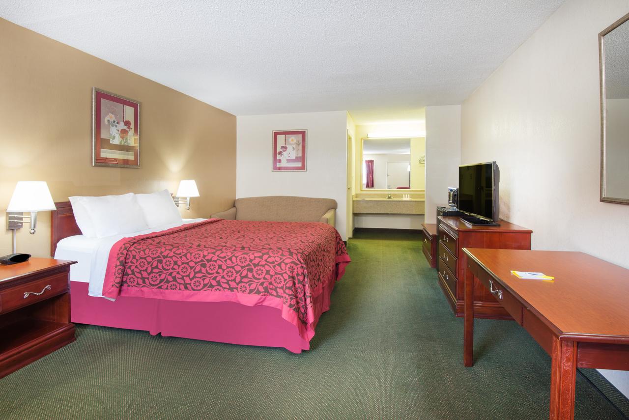Days Inn By Wyndham Middleburg Heights - thumb 17