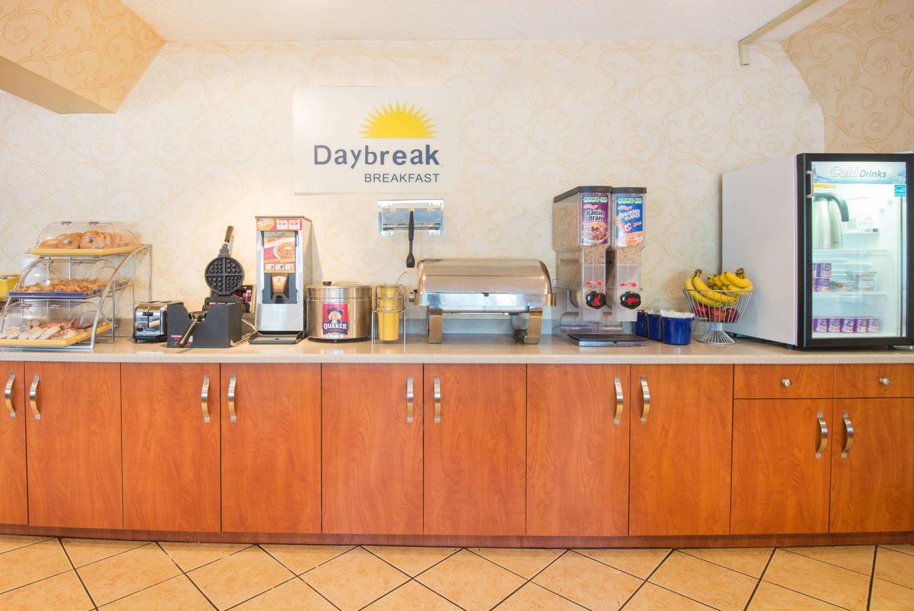 Days Inn By Wyndham Middleburg Heights - thumb 29