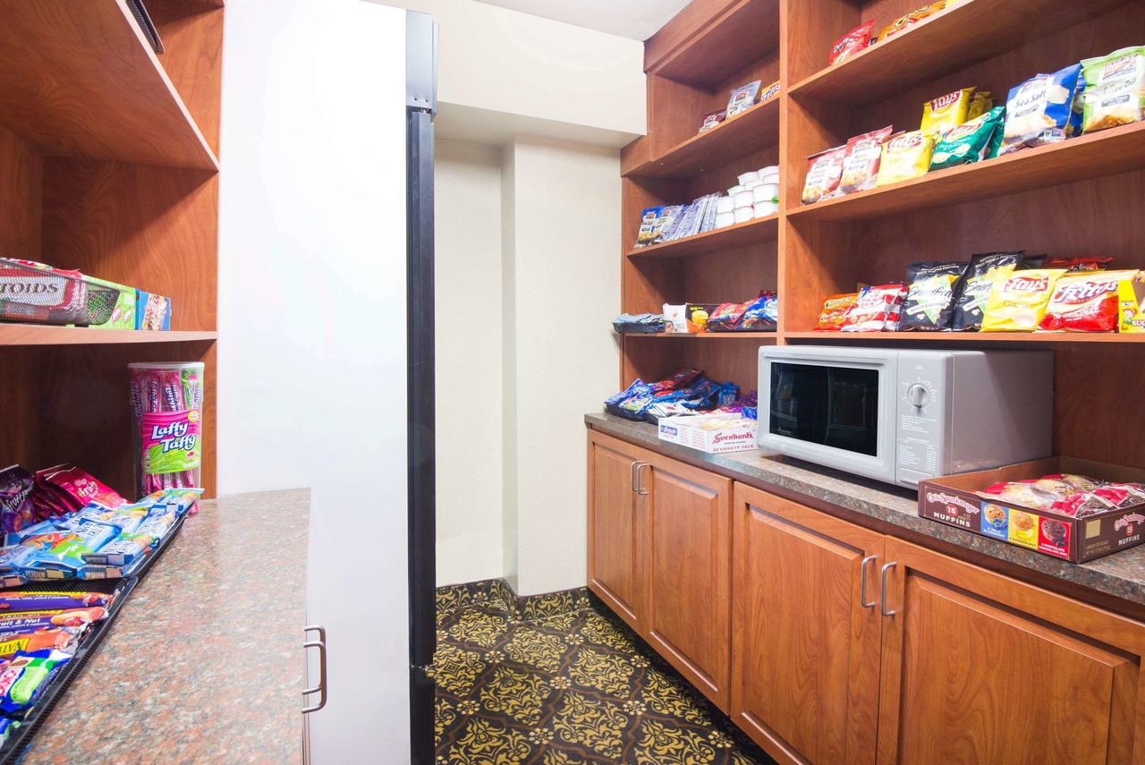 Days Inn By Wyndham Middleburg Heights - thumb 28