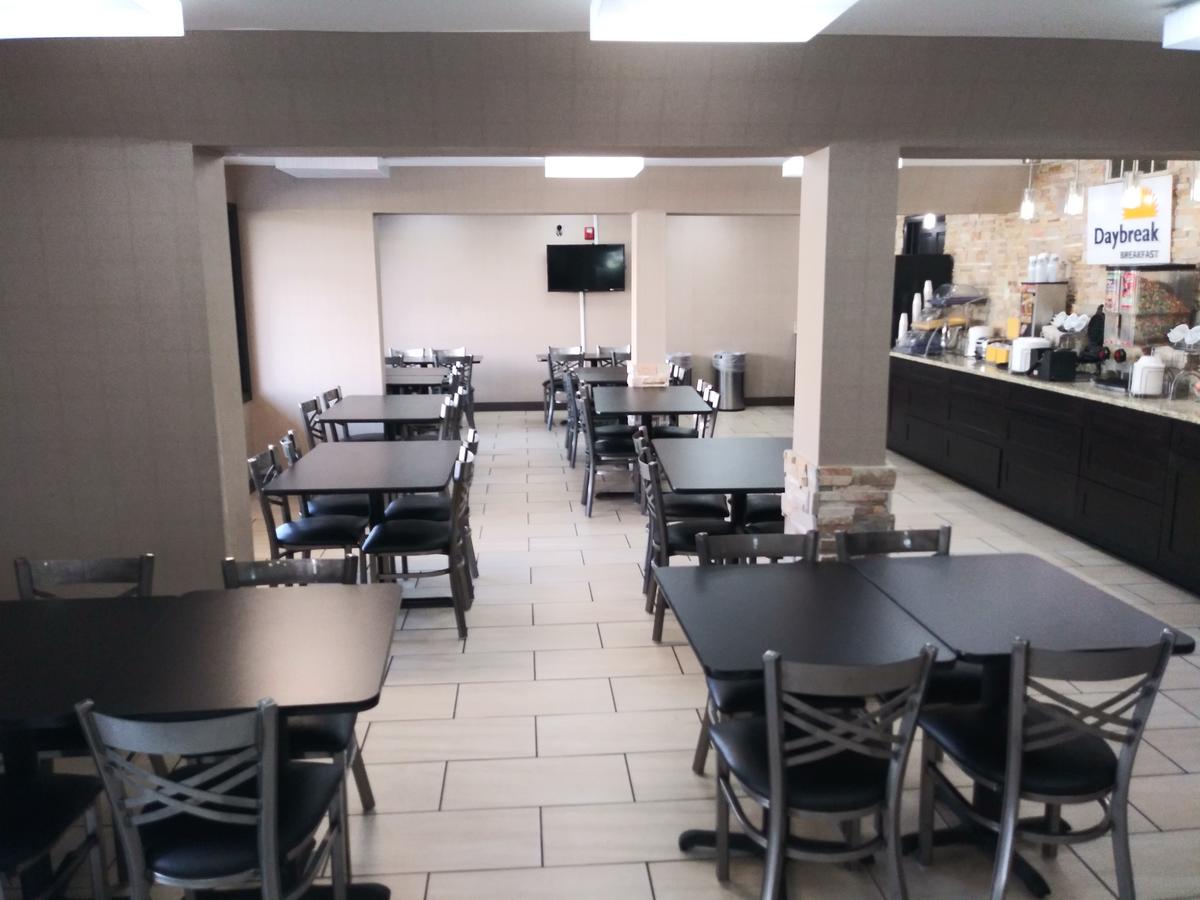 Days Inn By Wyndham Middleburg Heights - thumb 11