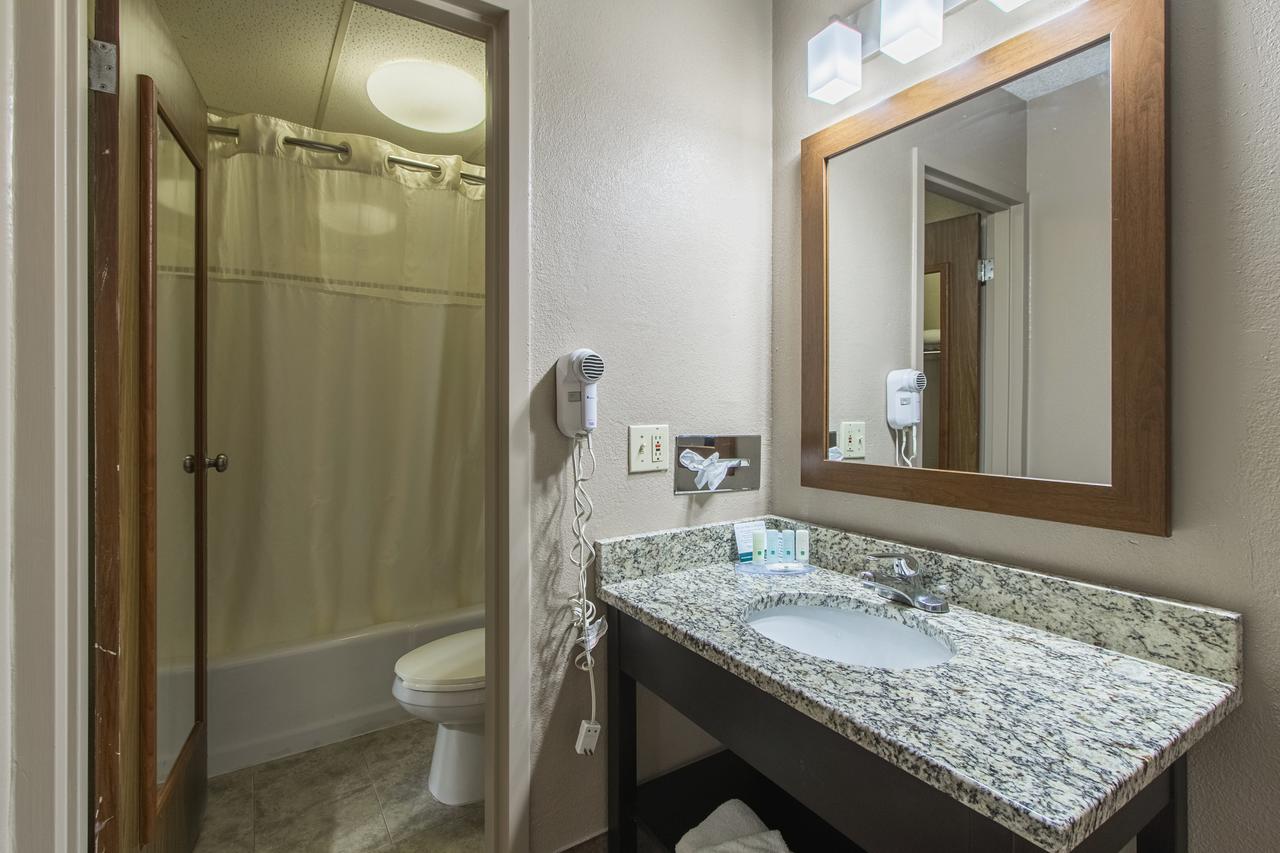 Quality Inn Wickliffe - Cleveland East - thumb 2