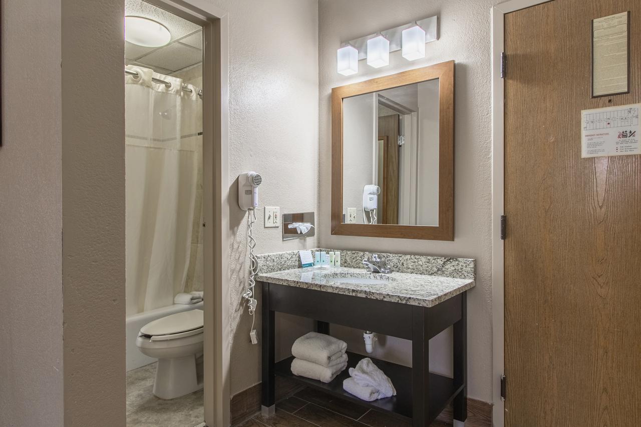 Quality Inn Wickliffe - Cleveland East - thumb 25