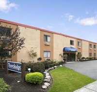 Travelodge by Wyndham Cleveland Lakewood - Accommodation Ohio