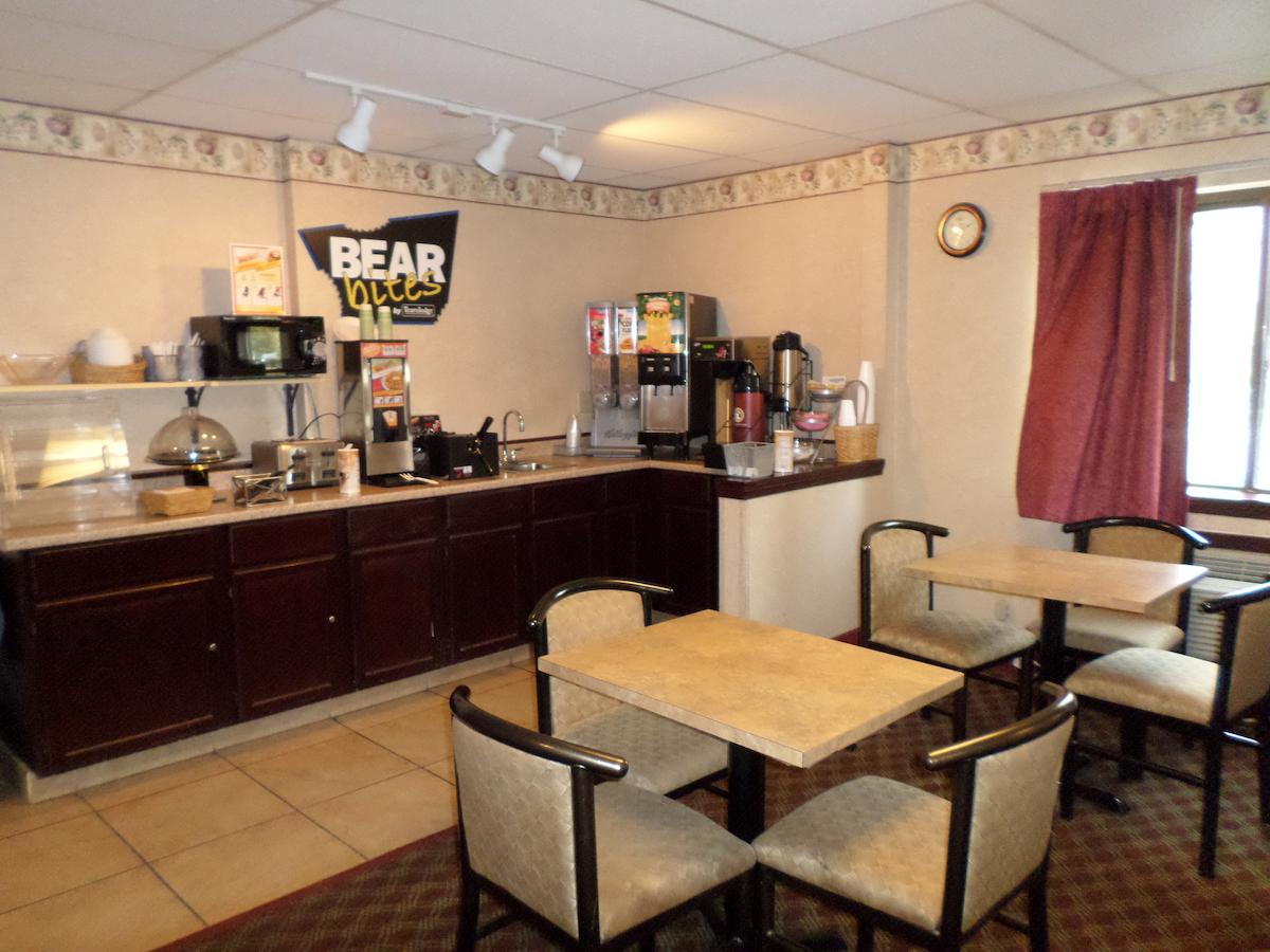 Travelodge By Wyndham Cleveland Lakewood - thumb 26