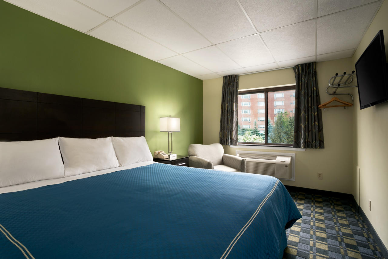 Travelodge By Wyndham Cleveland Lakewood - thumb 40