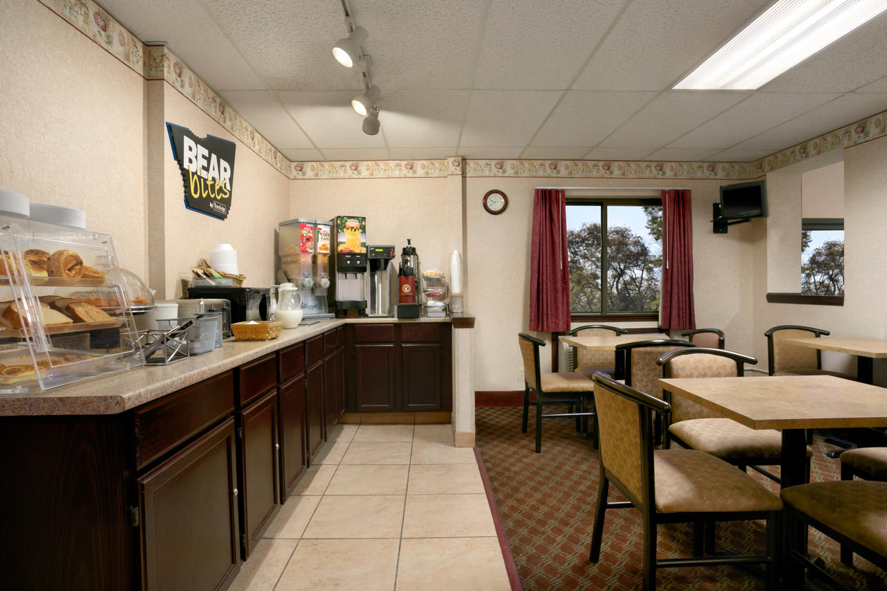 Travelodge By Wyndham Cleveland Lakewood - thumb 42