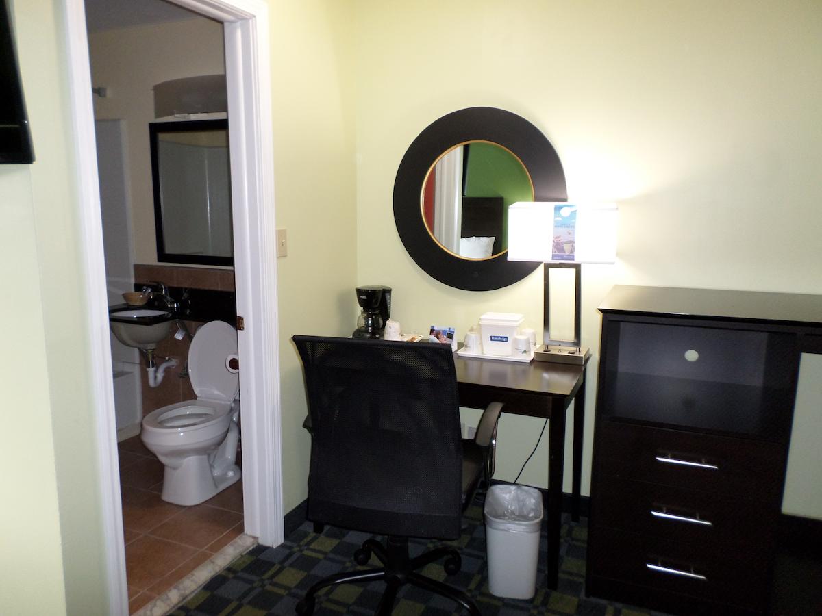 Travelodge By Wyndham Cleveland Lakewood - thumb 13