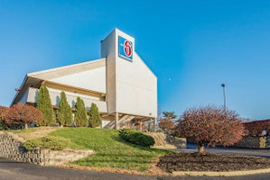 Motel 6 Cincinnati Central- Norwood