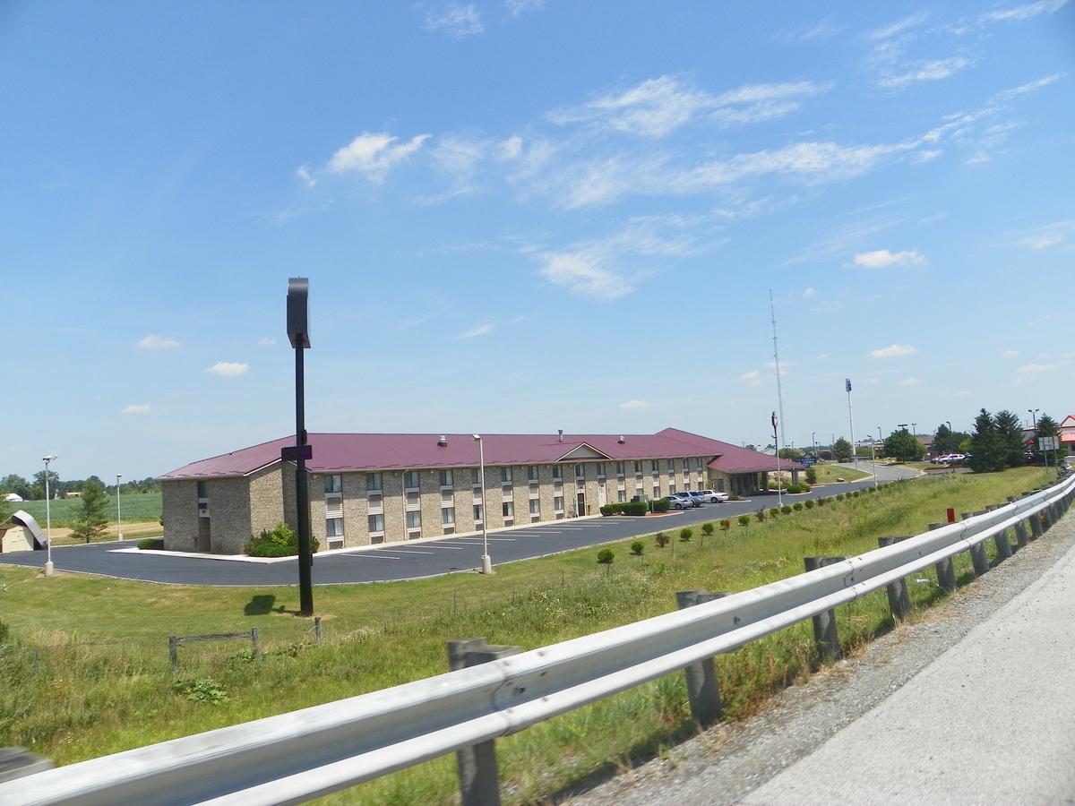Royalton Inn & Suites Upper Sandusky - thumb 0