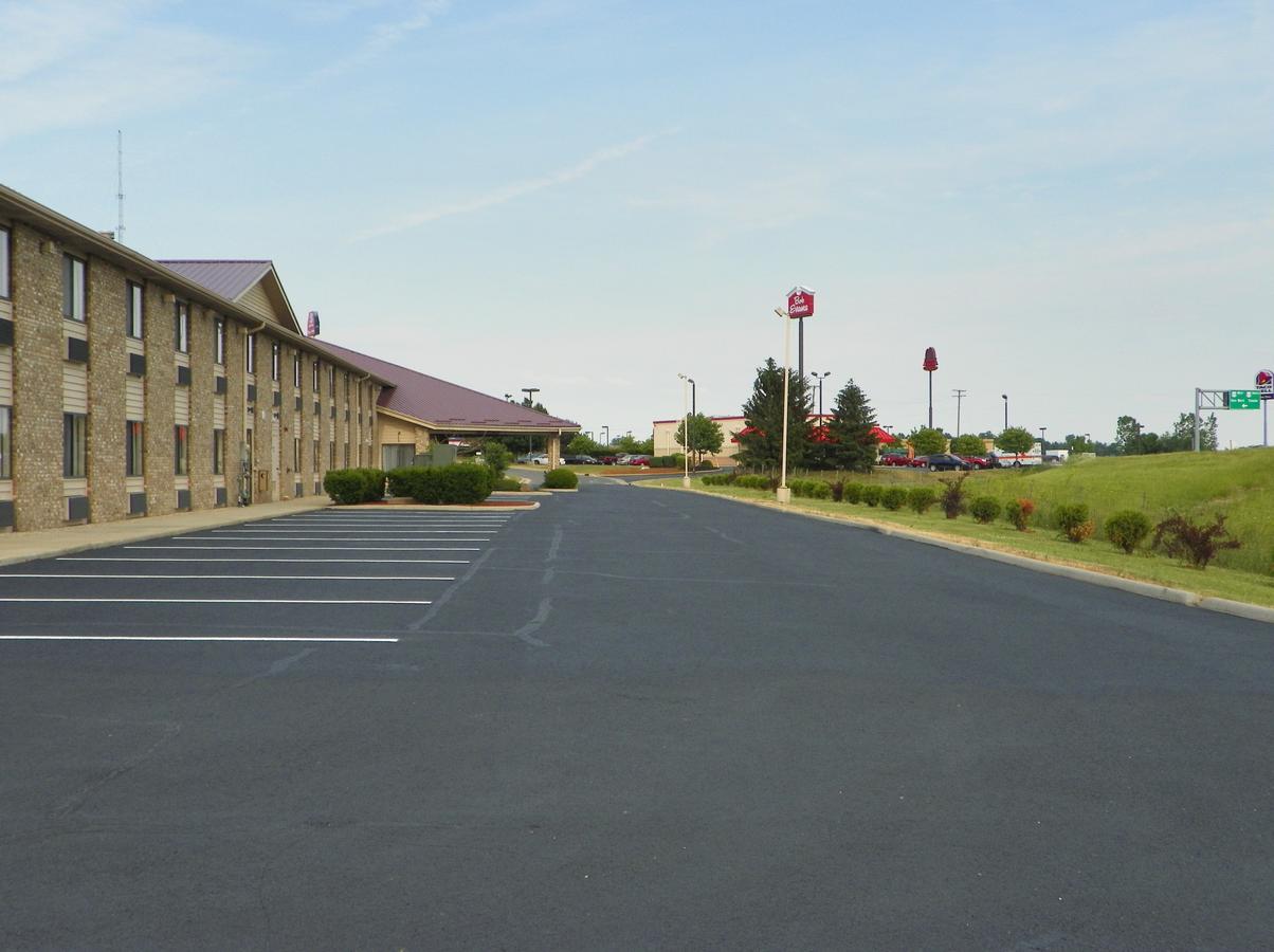 Royalton Inn & Suites Upper Sandusky - thumb 1