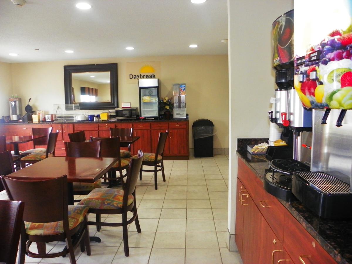 Royalton Inn & Suites Upper Sandusky - thumb 6