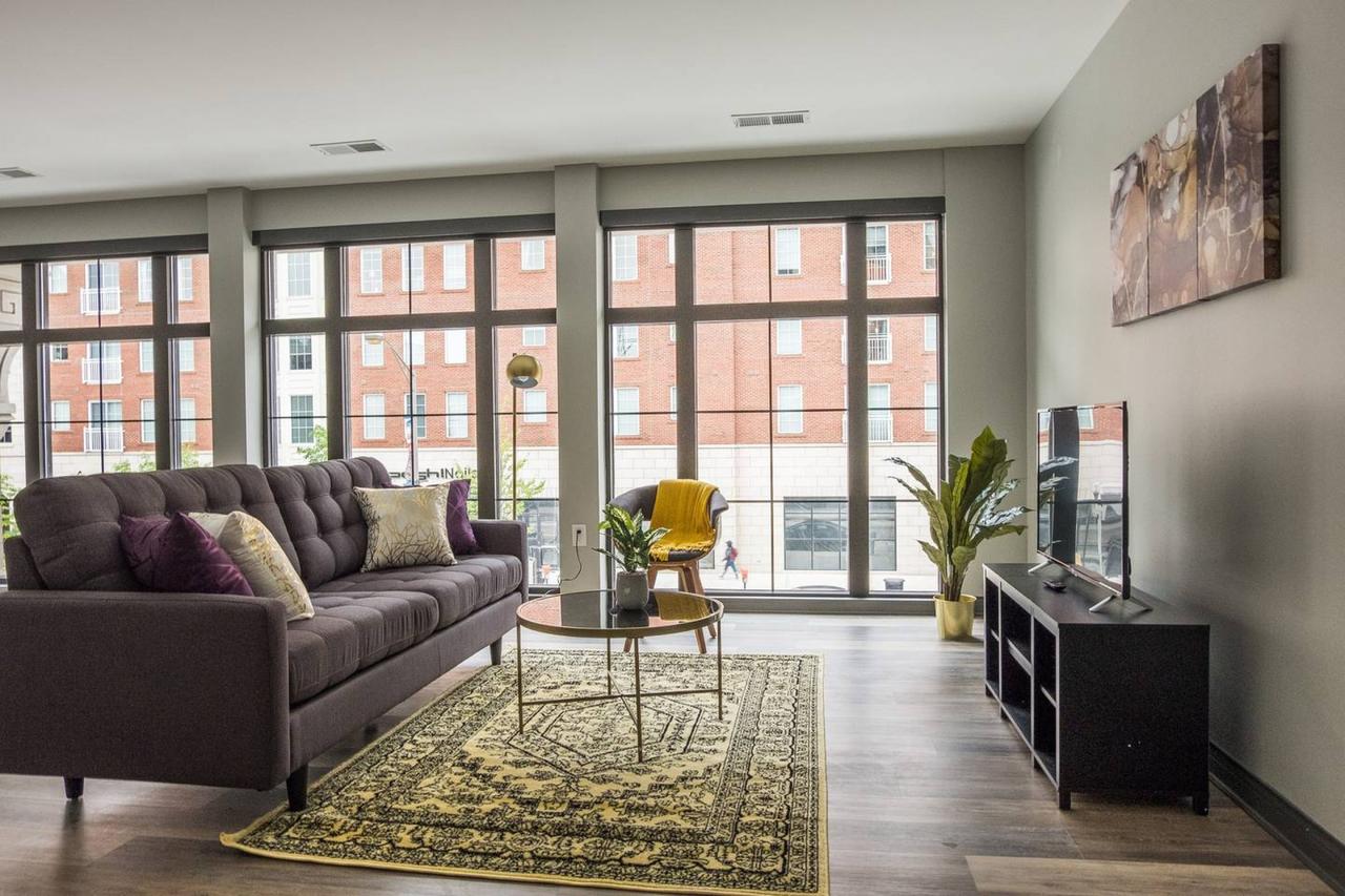 Beautiful + Central Loft W/ Lots Of Natural Light - thumb 4