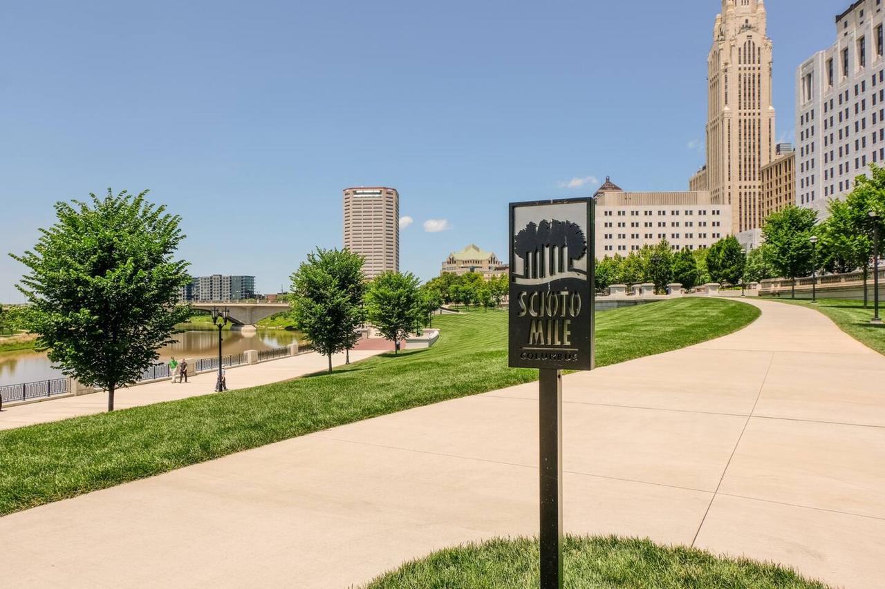 Deluxe 1br + Parking - Minutes To All Of Downtown - thumb 2