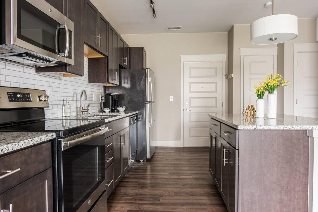 Deluxe 1br + Parking - Minutes To All Of Downtown - thumb 33