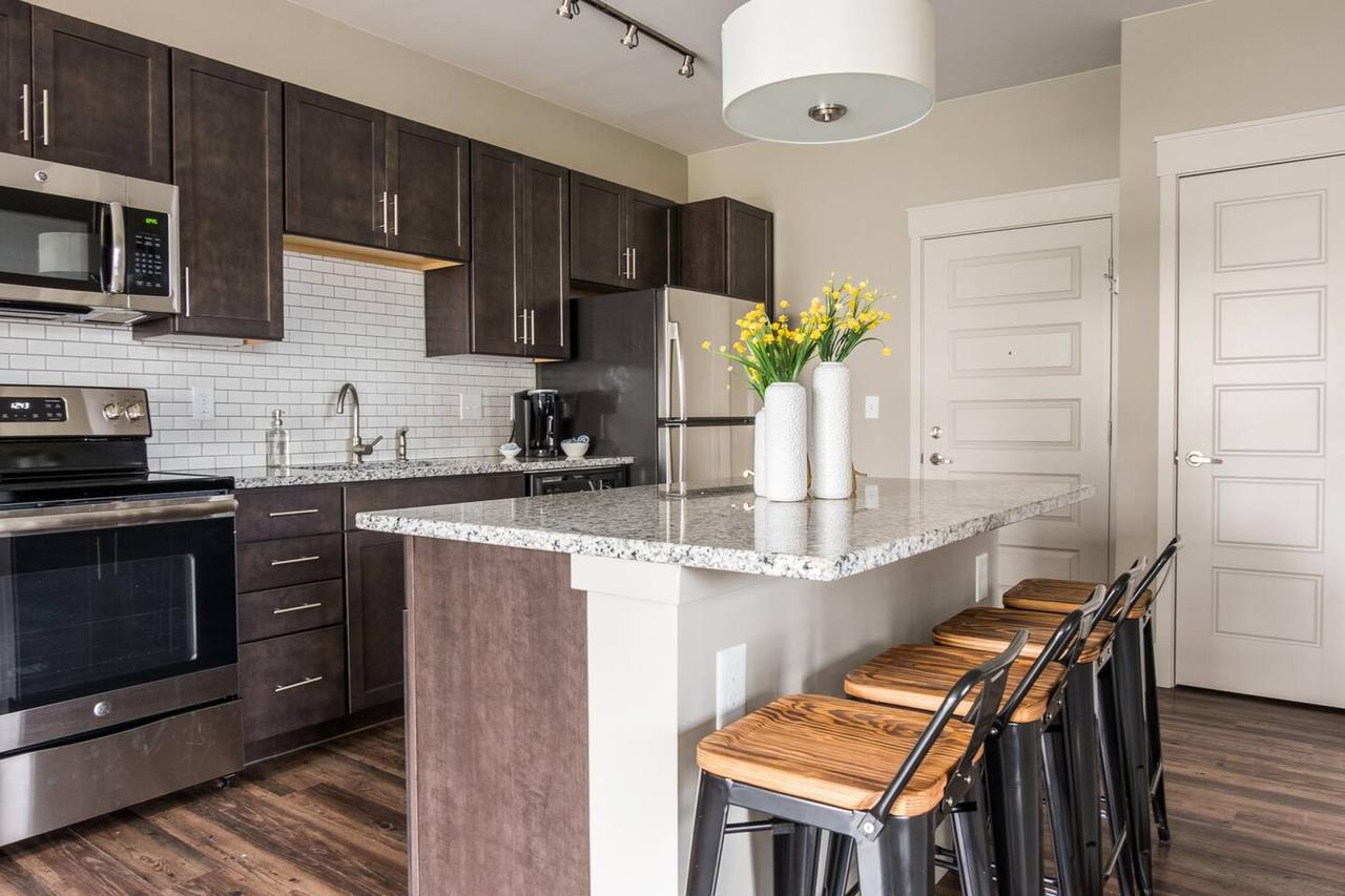 Deluxe 1br + Parking - Minutes To All Of Downtown - thumb 22