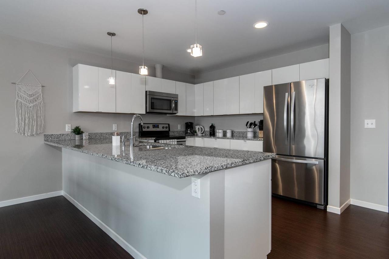 Escape To Downtown Gem! - thumb 16