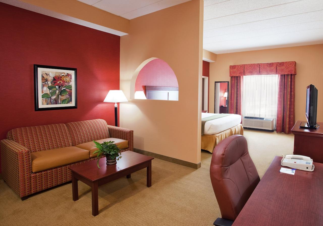 Holiday Inn Express & Suites Troy - thumb 9