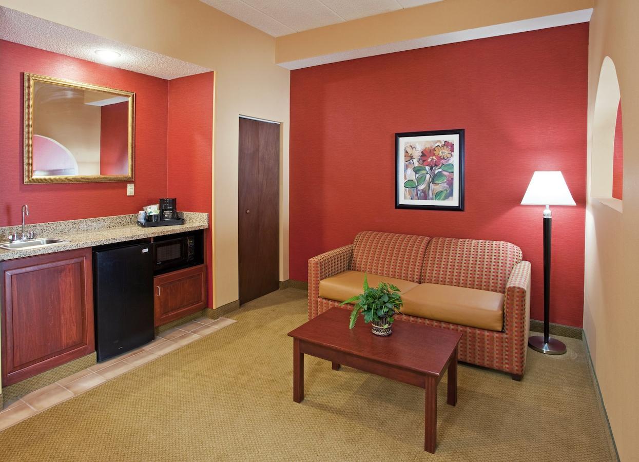 Holiday Inn Express & Suites Troy - thumb 13