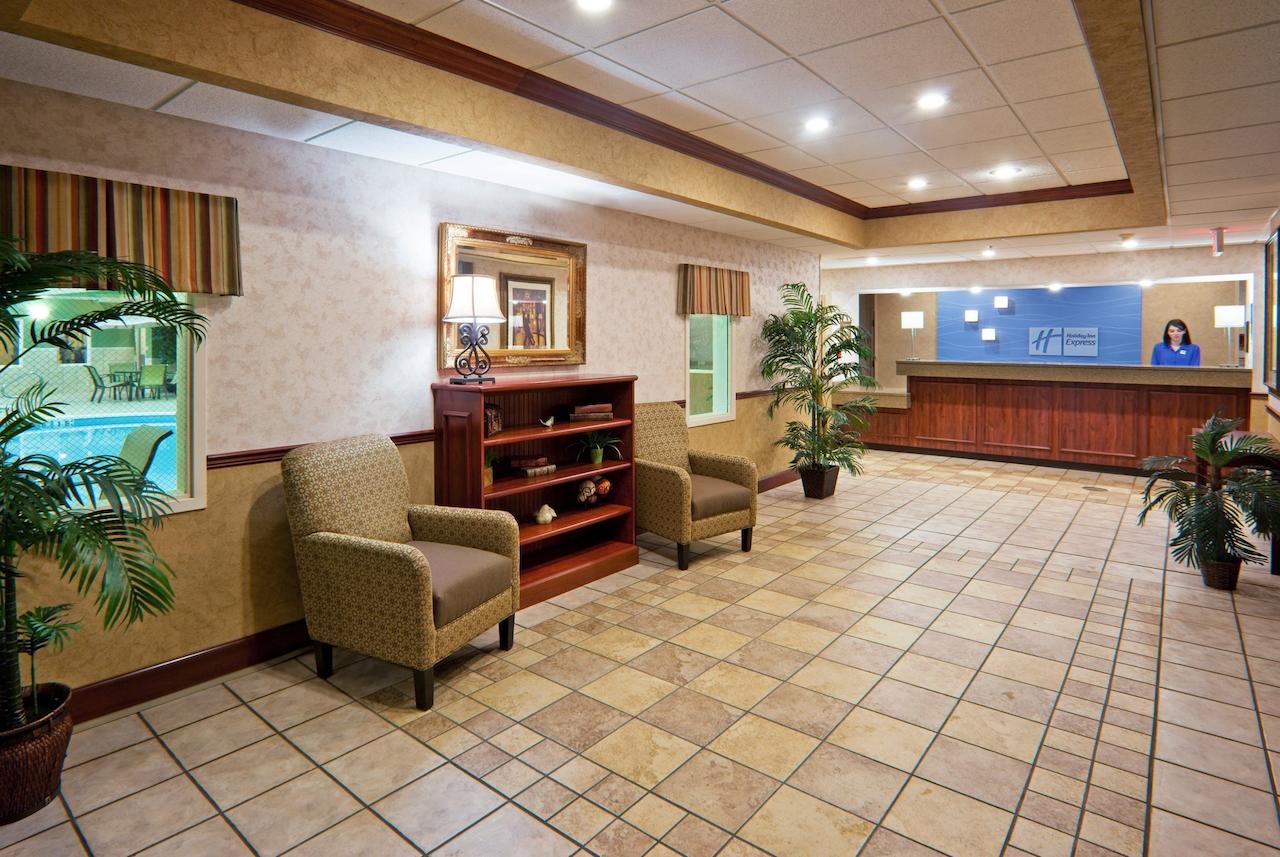 Holiday Inn Express & Suites Troy - thumb 2