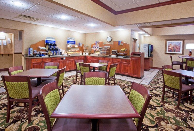 Holiday Inn Express & Suites Troy - thumb 19