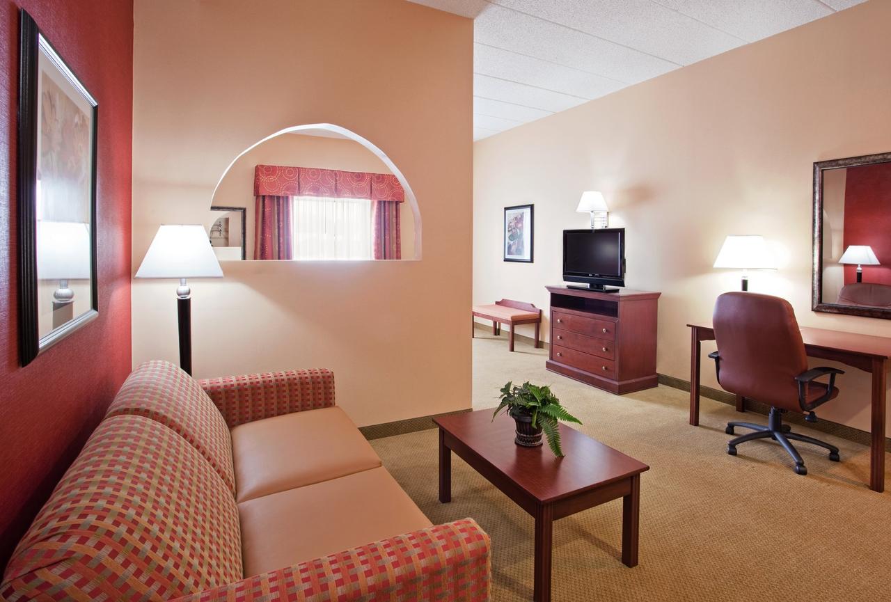 Holiday Inn Express & Suites Troy - thumb 11