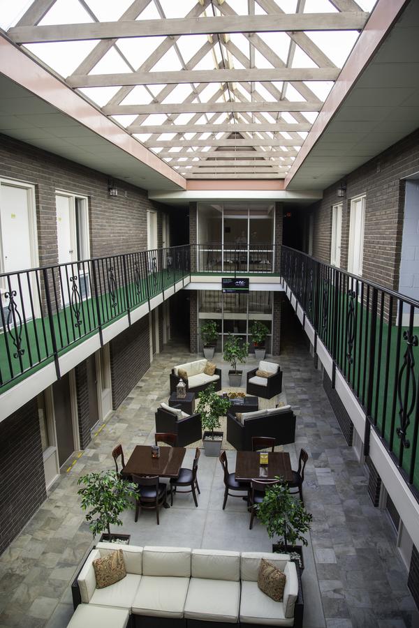 The Stables Inn & Suites - thumb 2