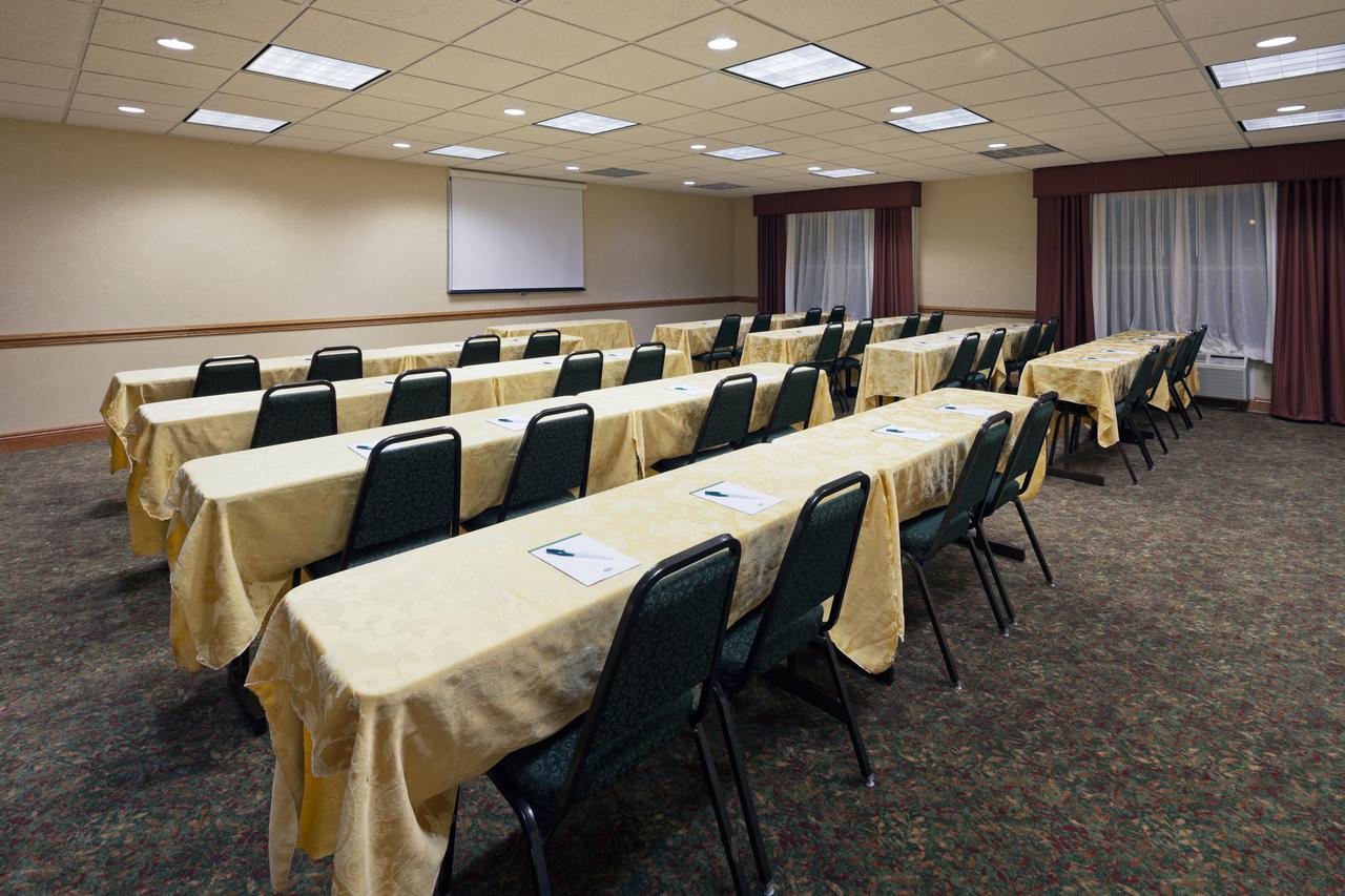 Country Inn & Suites By Radisson, Elyria, OH - thumb 32