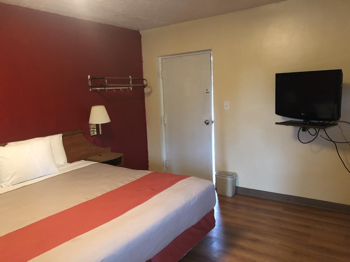 Budget Inn Exit 16 - thumb 1