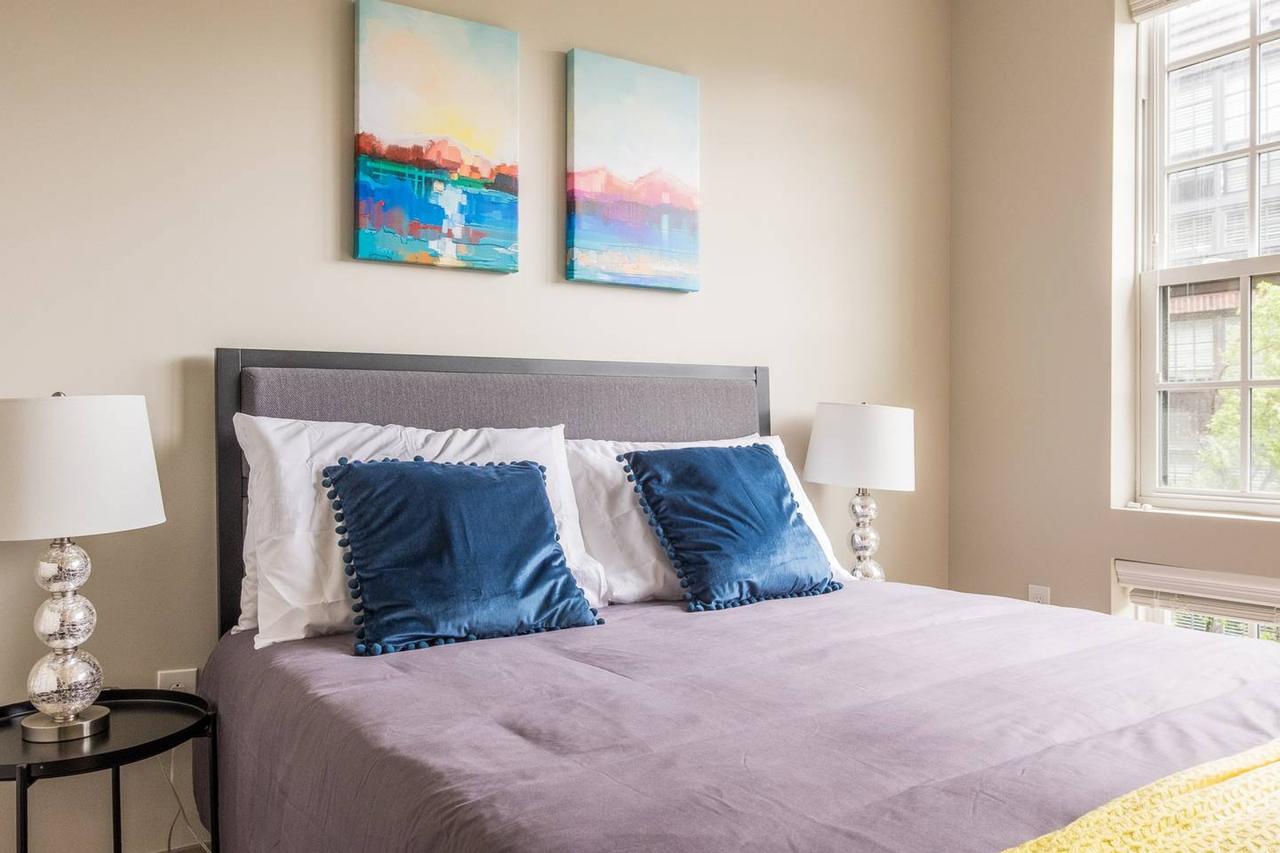 Vibrant Downtown 2br - Balcony + Parking + Gym - thumb 7
