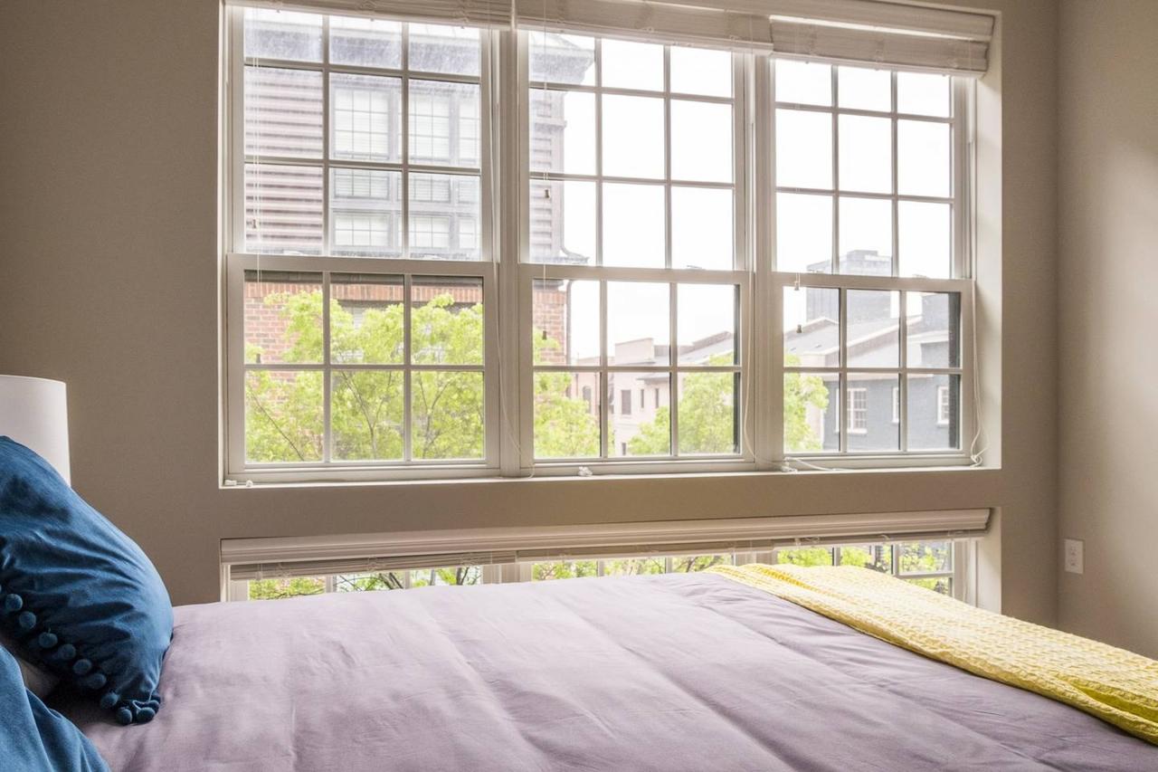 Vibrant Downtown 2br - Balcony + Parking + Gym - thumb 8
