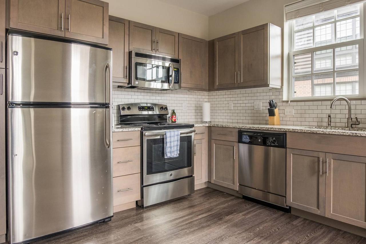 Vibrant Downtown 2br - Balcony + Parking + Gym - thumb 24