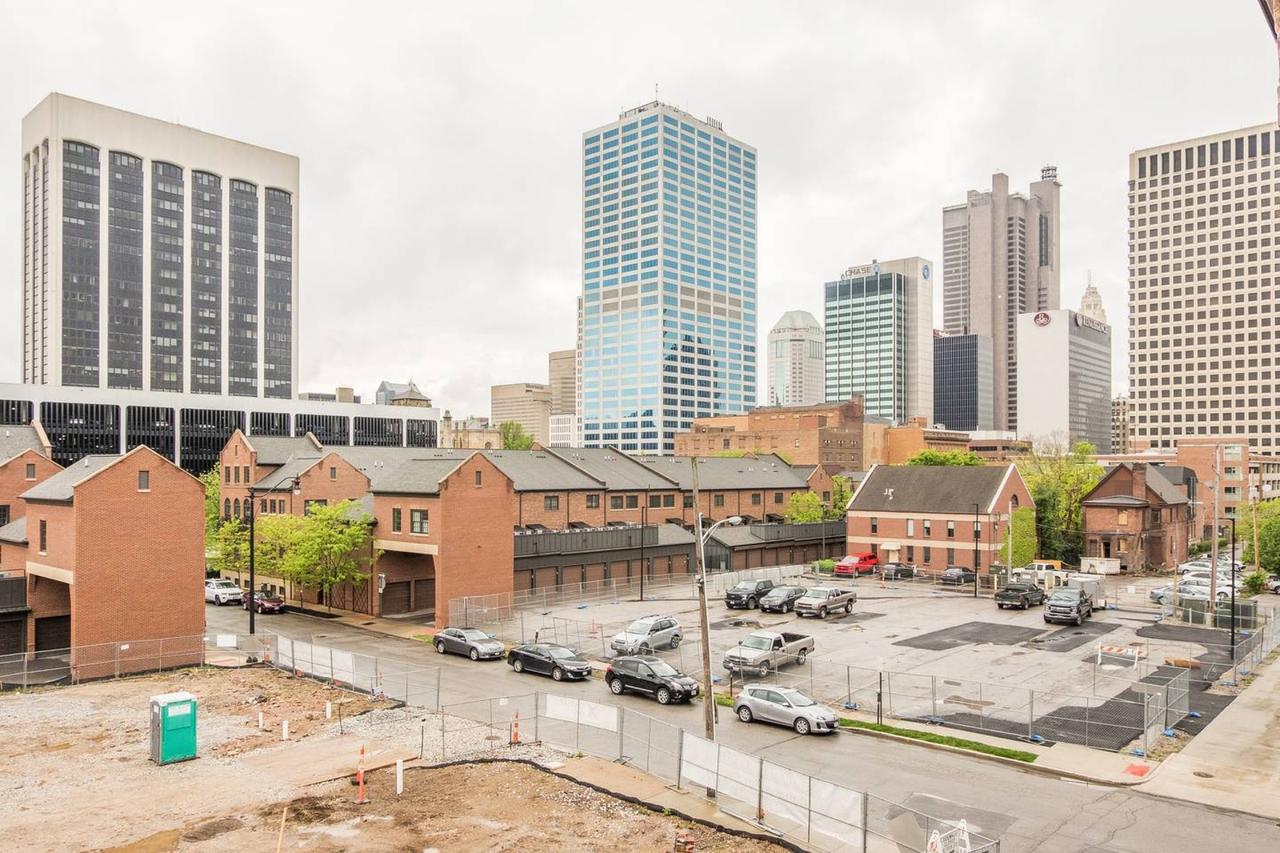 Vibrant Downtown 2br - Balcony + Parking + Gym - thumb 12