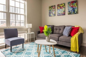 Vibrant Downtown 2br - Balcony + Parking + Gym
