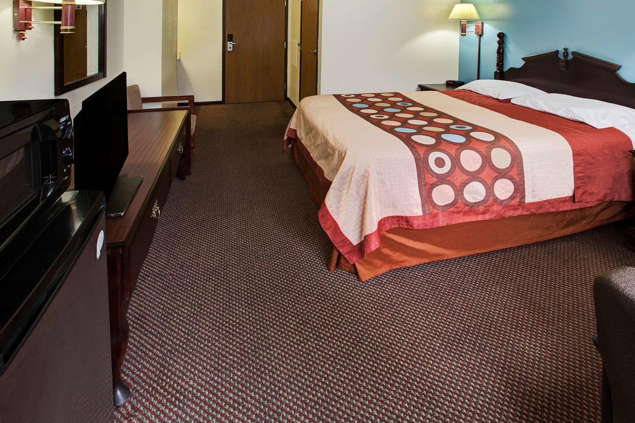 Super 8 By Wyndham Heath/Newark - thumb 6
