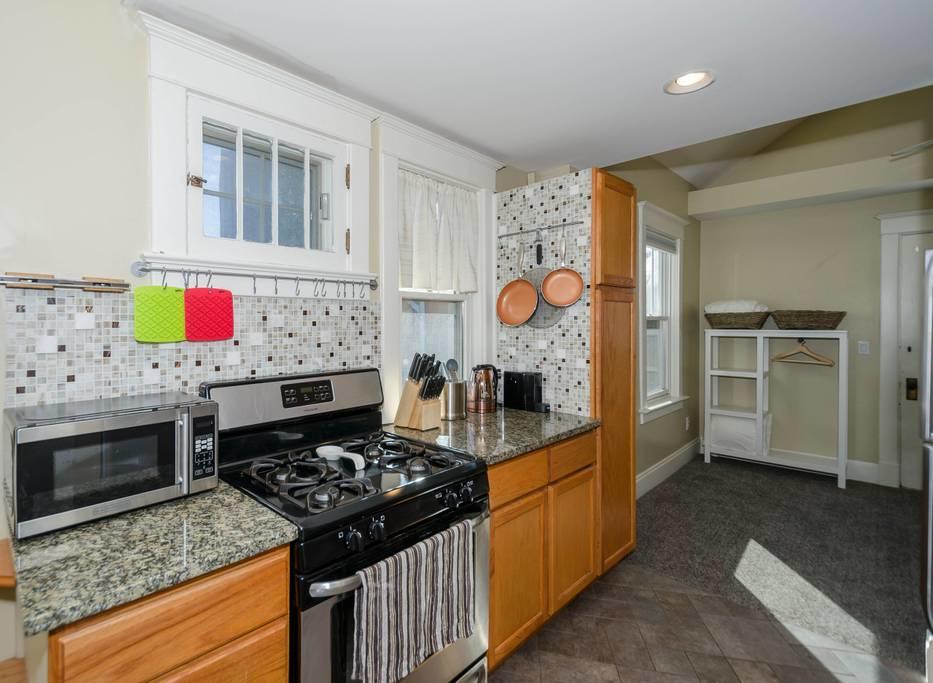 1027 Celestial Street - thumb 1