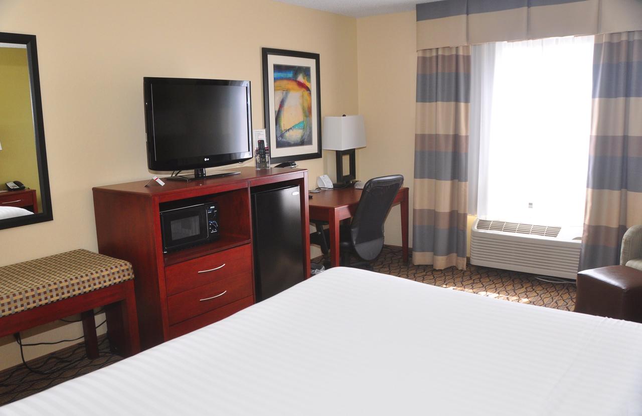 Holiday Inn Express Hotel & Suites Lancaster - thumb 3