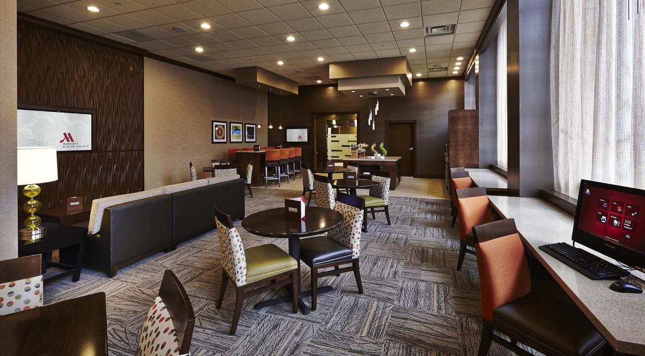 Columbus Airport Marriott - thumb 11